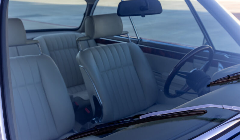 
								1974 BMW 3.0CS 5-Speed full									