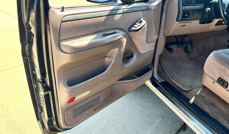 
								1993 Ford Bronco Eddie Bauer Convertible full									