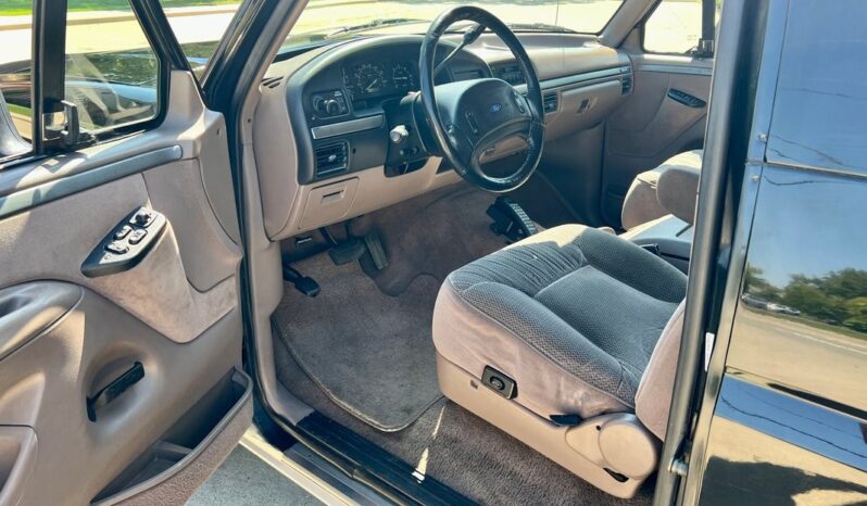 
								1993 Ford Bronco Eddie Bauer Convertible full									