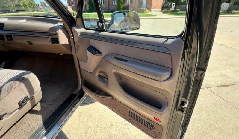 
								1993 Ford Bronco Eddie Bauer Convertible full									