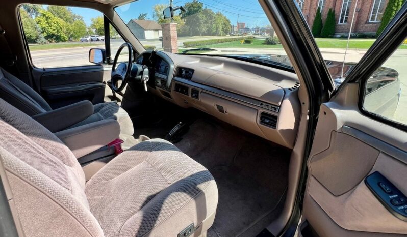 
								1993 Ford Bronco Eddie Bauer Convertible full									