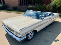 
										1964 Ford Galaxie XL White Convertible full									