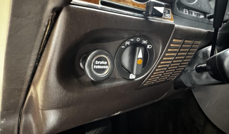 
								1985 Mercedes-Benz 380SL full									