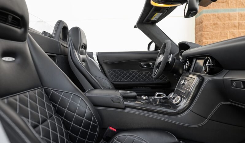 								2015 Mercedes-Benz SLS AMG GT Roadster Final Edition full									