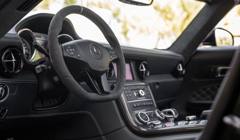 								2015 Mercedes-Benz SLS AMG GT Roadster Final Edition full									