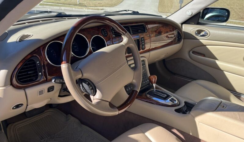 
								2005 Jaguar XK8 Convertible full									