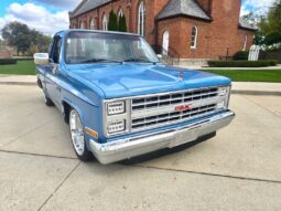 
										1985 GMC Sierra 1500 305CI Automatic full									