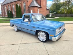 
										1985 GMC Sierra 1500 305CI Automatic full									