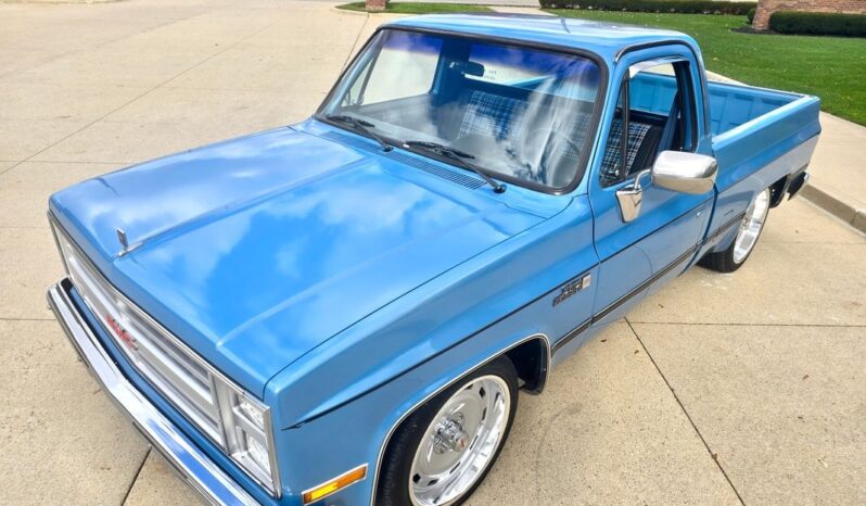 
								1985 GMC Sierra 1500 305CI Automatic full									