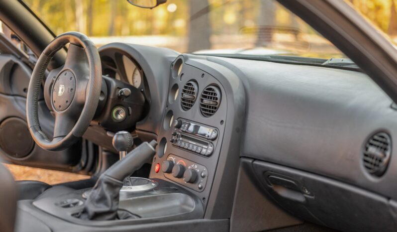 
								2004 Dodge Viper SRT-10 Roadster full									