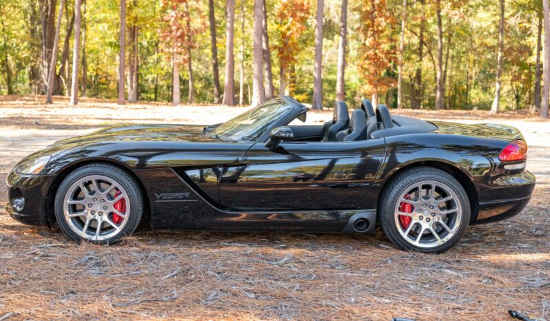 
								2004 Dodge Viper SRT-10 Roadster full									