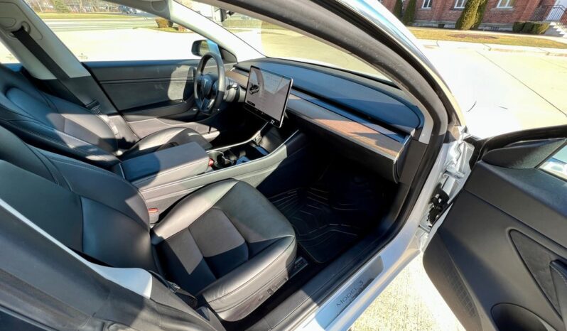 
								2019 Tesla Model 3 Electric full									