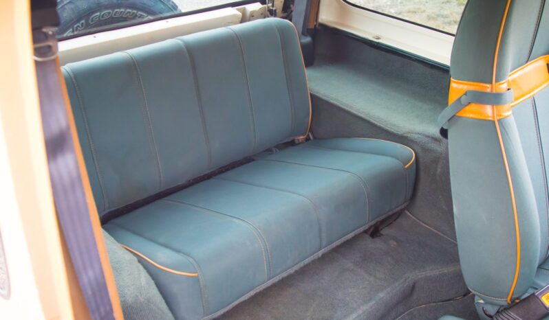 
								1993 Jeep Wrangler Sahara 4.0 5-Speed full									