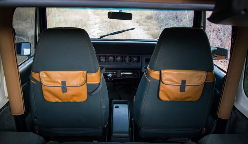 
								1993 Jeep Wrangler Sahara 4.0 5-Speed full									