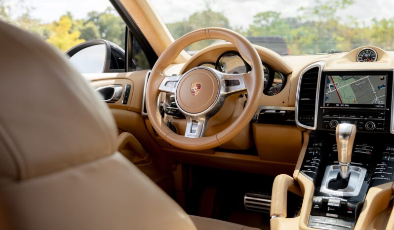 
								2014 Porsche Cayenne GTS full									