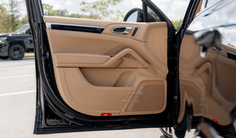 
								2014 Porsche Cayenne GTS full									