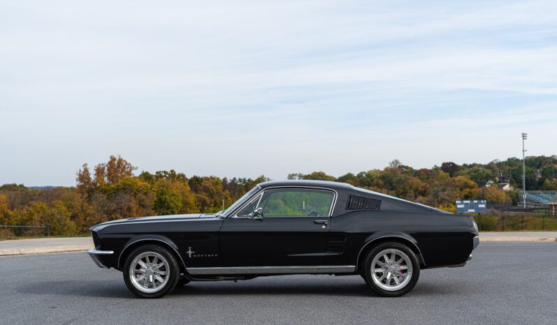 
								967 Ford Mustang Fastback S-Code full									