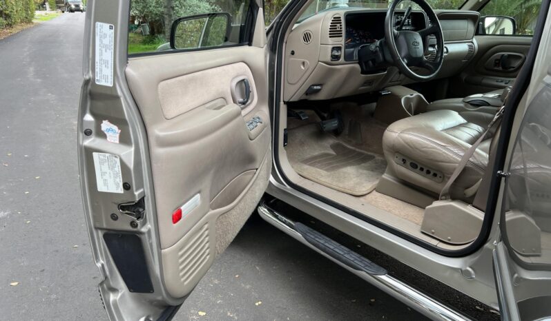 
								1999 Chevrolet Suburban K2500 LT 7.4L 4×4 full									