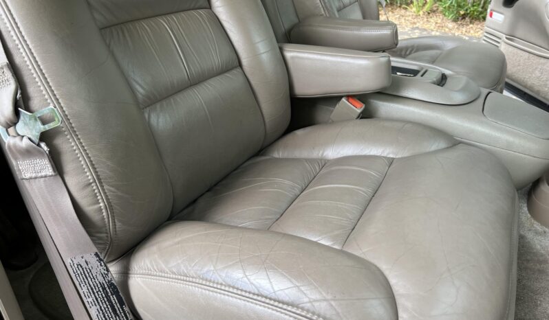 
								1999 Chevrolet Suburban K2500 LT 7.4L 4×4 full									