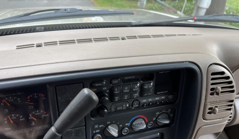 
								1999 Chevrolet Suburban K2500 LT 7.4L 4×4 full									