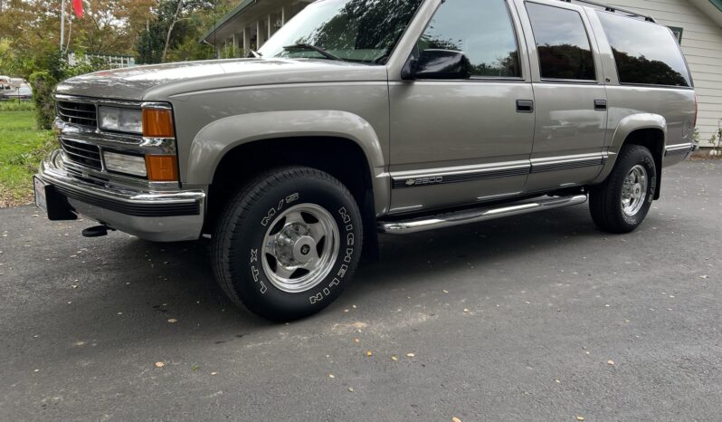 
								1999 Chevrolet Suburban K2500 LT 7.4L 4×4 full									