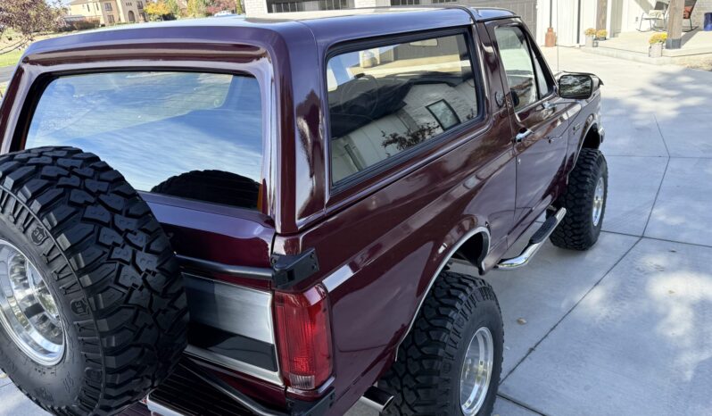 
								1991 Ford Bronco Eddie Bauer Silver full									