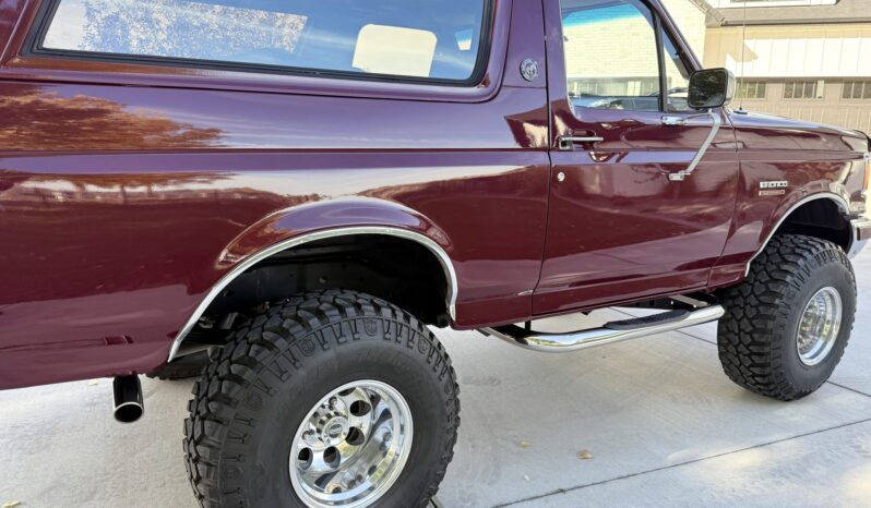 
								1991 Ford Bronco Eddie Bauer Silver full									