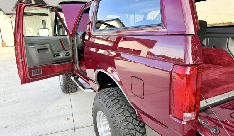 
								1991 Ford Bronco Eddie Bauer Silver full									