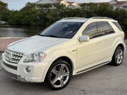 
										2009 Mercedes-Benz ML63 AMG 4MATIC full									