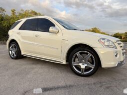 
										2009 Mercedes-Benz ML63 AMG 4MATIC full									