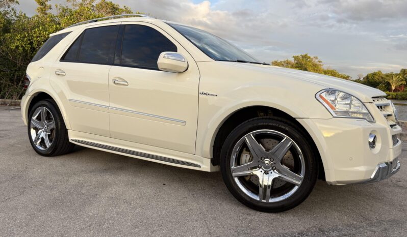 
								2009 Mercedes-Benz ML63 AMG 4MATIC full									