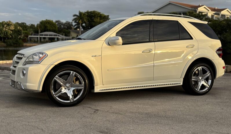 
								2009 Mercedes-Benz ML63 AMG 4MATIC full									