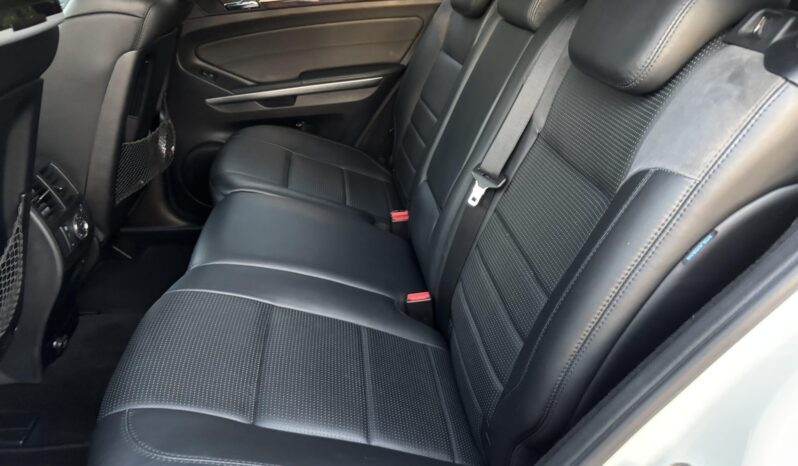 
								2009 Mercedes-Benz ML63 AMG 4MATIC full									