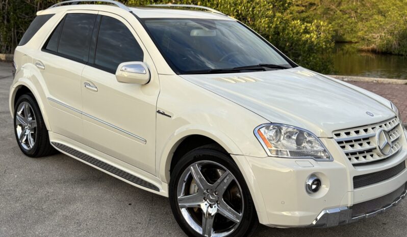 
								2009 Mercedes-Benz ML63 AMG 4MATIC full									
