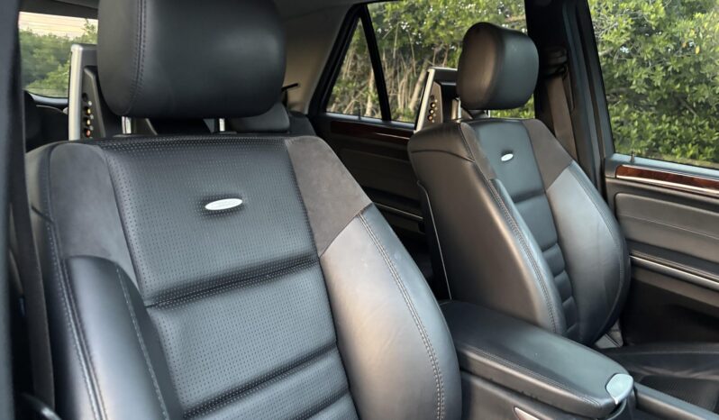 
								2009 Mercedes-Benz ML63 AMG 4MATIC full									