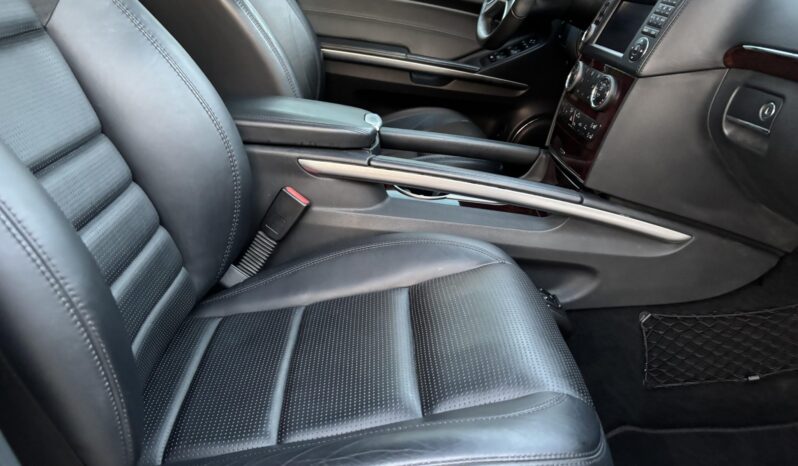 
								2009 Mercedes-Benz ML63 AMG 4MATIC full									