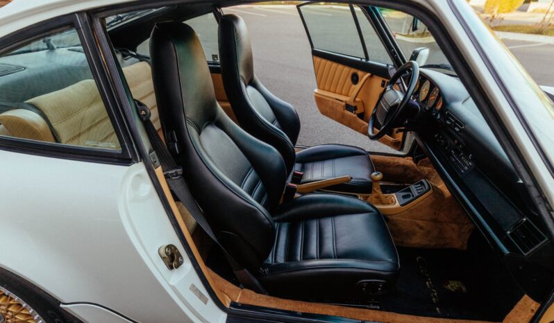 
								1990 Porsche 911 Carrera 2 Coupe 5-Speed full									