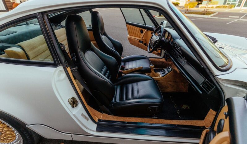 
								1990 Porsche 911 Carrera 2 Coupe 5-Speed full									