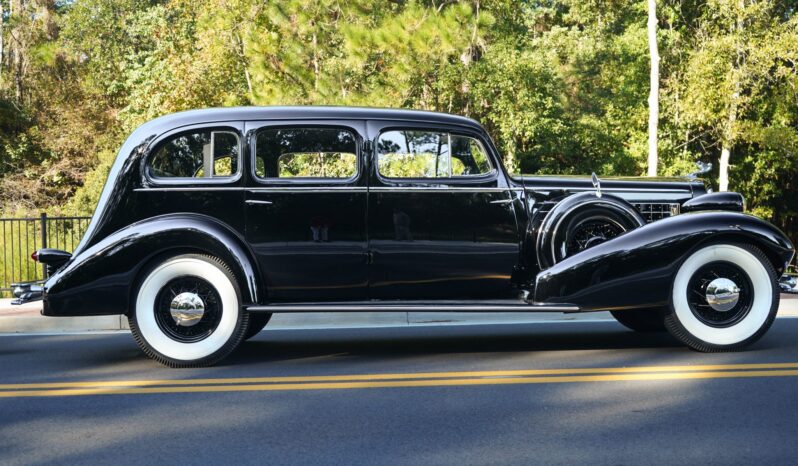 
								1934 Cadillac 370-D V12 Fleetwood Sedan full									