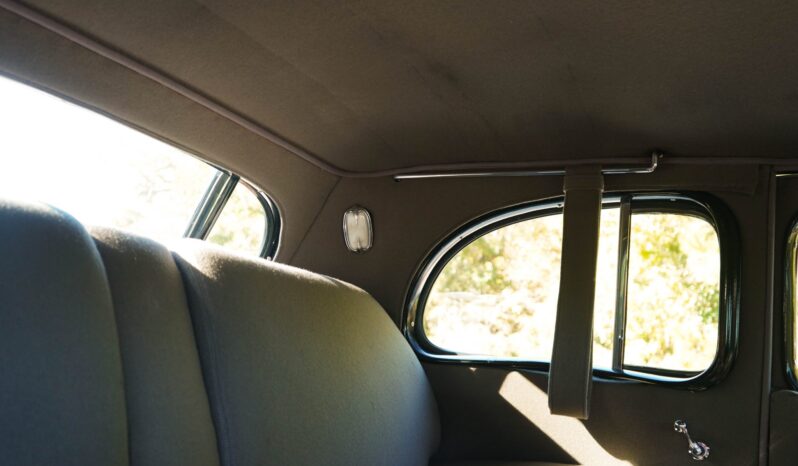 
								1934 Cadillac 370-D V12 Fleetwood Sedan full									