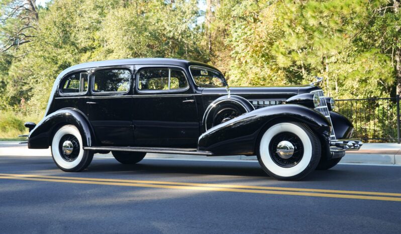 
								1934 Cadillac 370-D V12 Fleetwood Sedan full									