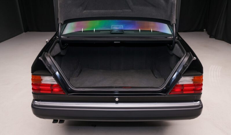 
								1993 Mercedes-Benz 300CE Coupe full									