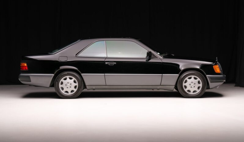 
								1993 Mercedes-Benz 300CE Coupe full									