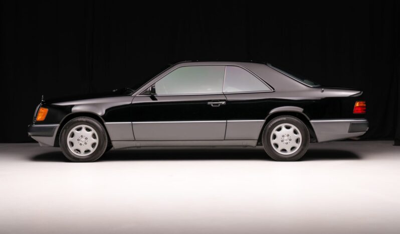 
								1993 Mercedes-Benz 300CE Coupe full									