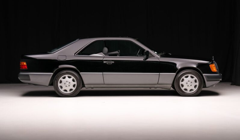 
								1993 Mercedes-Benz 300CE Coupe full									