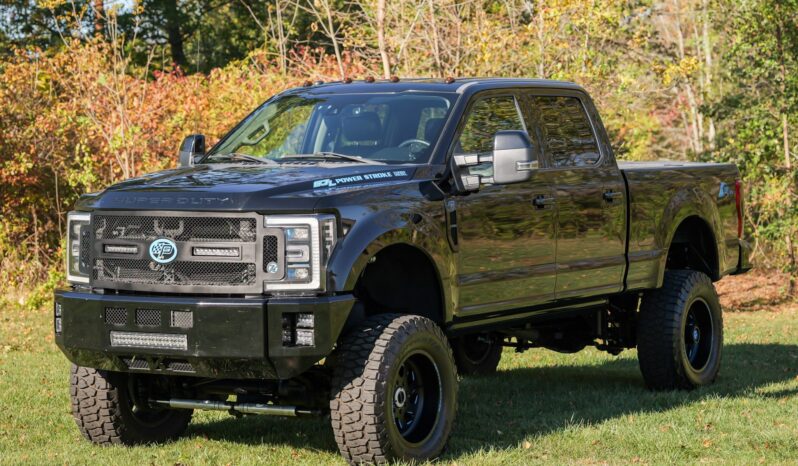 
								2018 Ford F-250 Super Duty Lariat Crew Cab Power Stroke full									