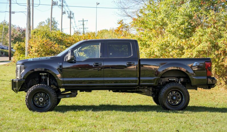 
								2018 Ford F-250 Super Duty Lariat Crew Cab Power Stroke full									