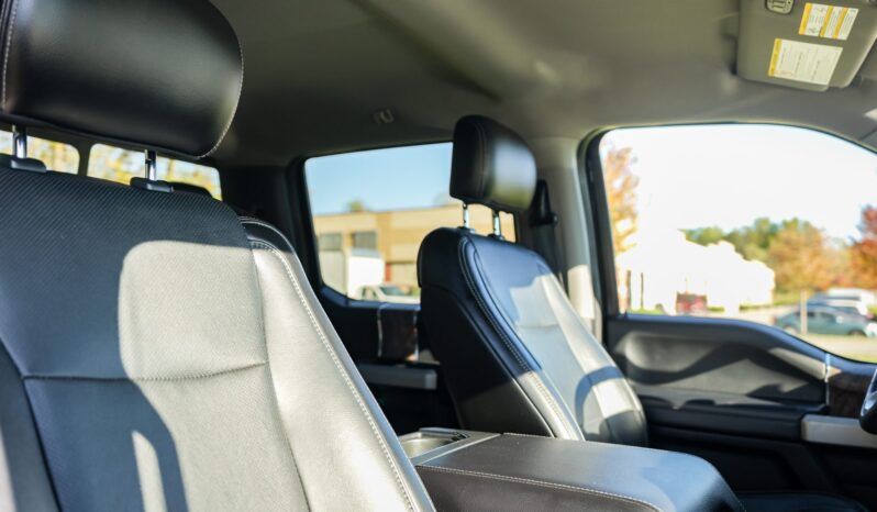 
								2018 Ford F-250 Super Duty Lariat Crew Cab Power Stroke full									