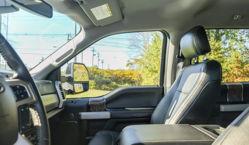 
								2018 Ford F-250 Super Duty Lariat Crew Cab Power Stroke full									