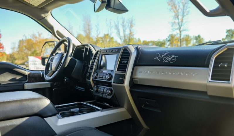 
								2018 Ford F-250 Super Duty Lariat Crew Cab Power Stroke full									